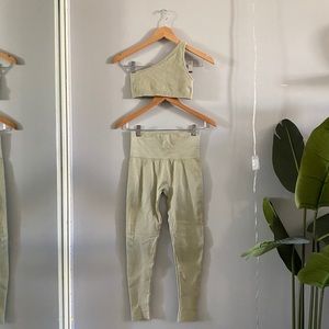 Set Active Bra & Leggings in Chai Latte